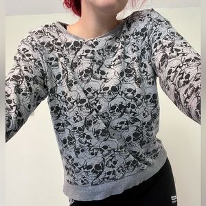 size S divided skull crewneck